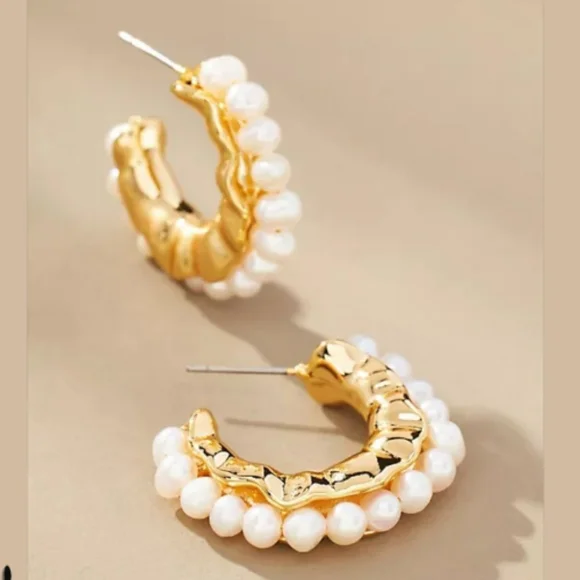 NWT Anthropologie Mini Pearl Hoop Earrings Gold - Picture 1 of 5